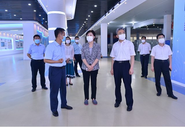 濟寧市政協(xié)主席、黨組書記霍媛媛到新風光公司調(diào)研